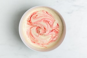 Preparazione Ciambella red velvet con cream cheese e lamponi - Fase 3