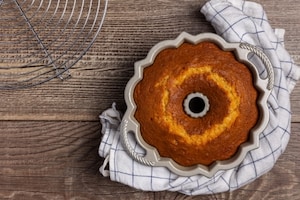 Preparazione Ciambella senza burro ai mirtilli - Fase 3