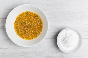 Preparazione Gelati allo yogurt greco e frutto della passione - Fase 1