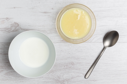 Preparazione Gelati allo yogurt greco e frutto della passione - Fase 1 Preparazione Gelati allo yogurt greco e frutto della passione - Fase 1