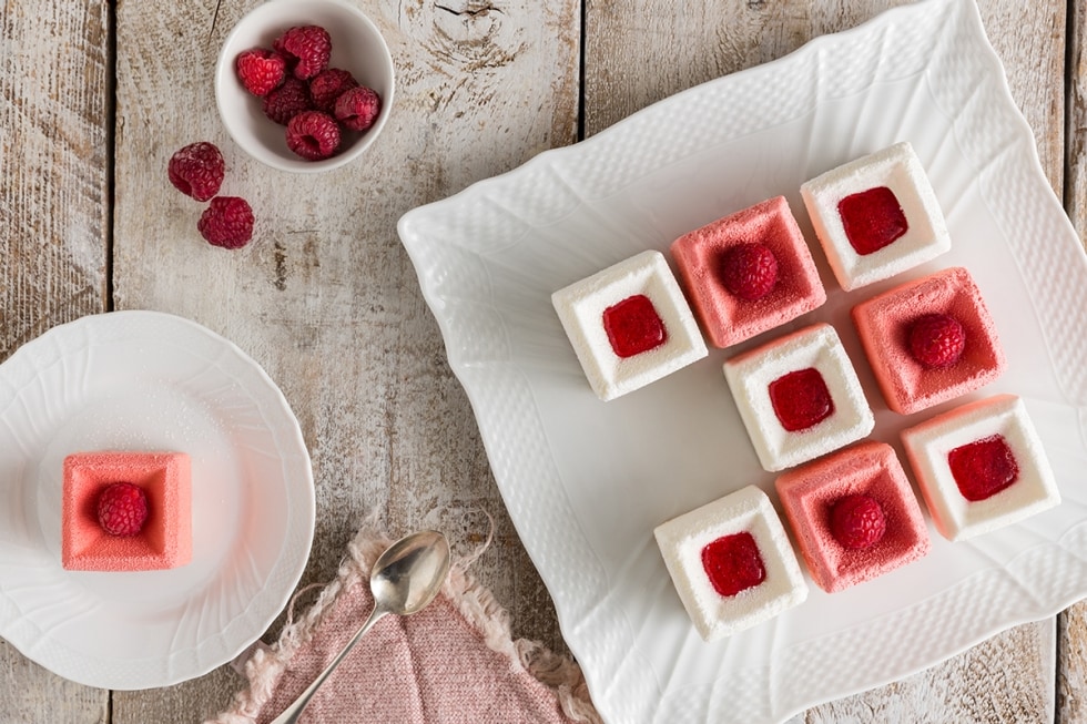 Mini mousse allo yogurt e lamponi ricetta