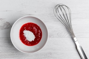 Preparazione Mini mousse allo yogurt e lamponi - Fase 3