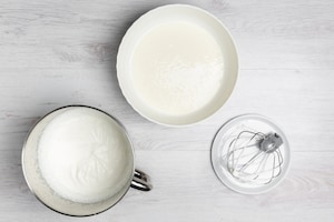 Preparazione Mini mousse allo yogurt e lamponi - Fase 2