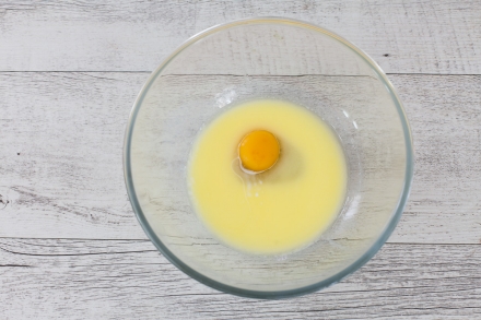 Preparazione Muffin con gocce di cioccolato - Fase 1 Preparazione Muffin con gocce di cioccolato - Fase 1