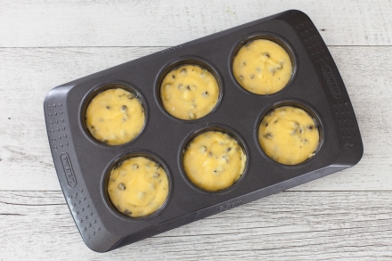 Preparazione Muffin con gocce di cioccolato - Fase 2 Preparazione Muffin con gocce di cioccolato - Fase 2