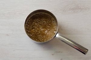 Preparazione Panna cotta alle more con cialde di caramello - Fase 5