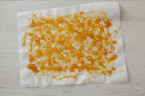 Preparazione Panna cotta alle more con cialde di caramello - Fase 5