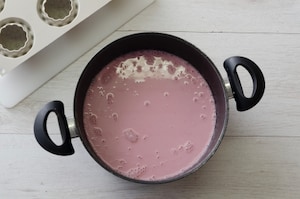 Preparazione Panna cotta alle more con cialde di caramello - Fase 4