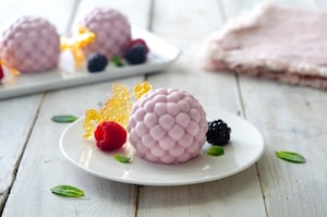 Preparazione Panna cotta alle more con cialde di caramello - Fase 6