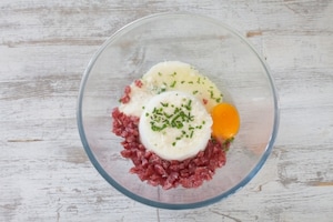 Preparazione Torta salata con ricotta e salame - Fase 1