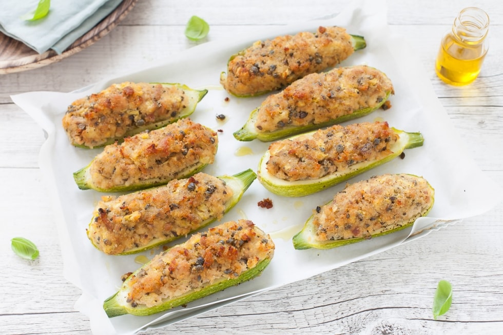 Zucchine ripiene di tonno e capperi ricetta