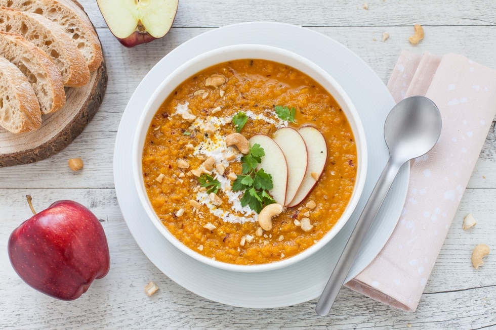 Gazpacho di carote e mele con latte di cocco e curcuma  ricetta