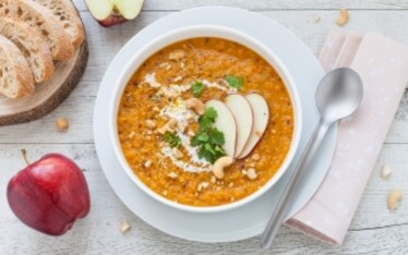 Gazpacho di carote e mele con latte di cocco e curcuma 