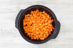 Preparazione Gazpacho di carote e mele con latte di cocco e curcuma  - Fase 1