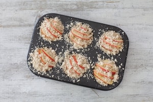 Preparazione Muffin alle mele e briciole di pasta frolla  - Fase 4