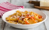 Pasta gustosa al pomodoro fresco