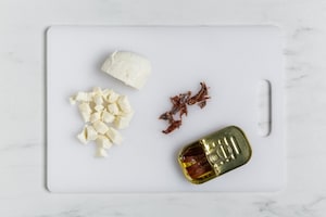 Preparazione Pasta veloce con acciughe e mozzarella - Fase 1