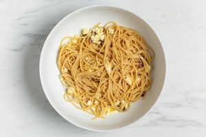 Preparazione Pasta veloce con acciughe e mozzarella - Fase 2