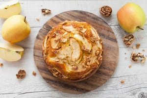 Preparazione Torta di mele e noci al latte caldo  - Fase 3