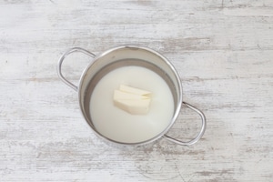 Preparazione Torta di mele e noci al latte caldo  - Fase 2