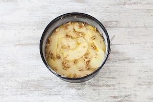 Preparazione Torta di mele e noci al latte caldo  - Fase 2