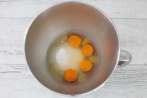Preparazione Torta versata alla marmellata - Fase 1