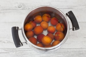 Preparazione Albicocche sciroppate - Fase 1