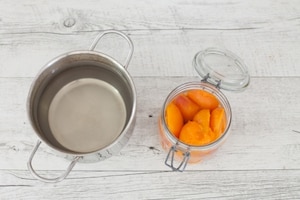 Preparazione Albicocche sciroppate - Fase 2