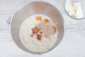 Preparazione Babka alle ciliegie e cioccolato - Fase 1