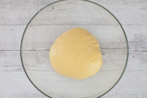 Preparazione Babka alle ciliegie e cioccolato - Fase 1