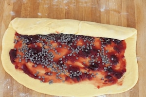 Preparazione Babka alle ciliegie e cioccolato - Fase 3