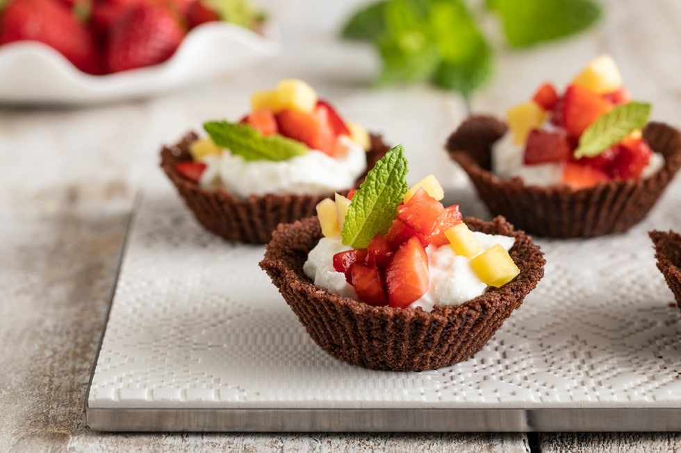 Cestini cioccolato, ricotta e frutta fresca  ricetta