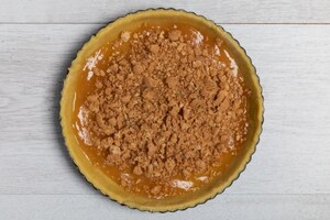 Preparazione Crostata mele, amaretti e cioccolato - Fase 2