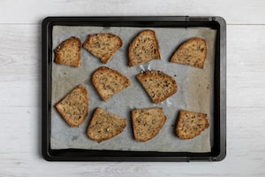 Preparazione Crostini con mozzarella e speck - Fase 1
