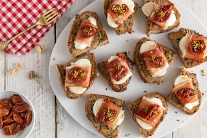 Preparazione Crostini con mozzarella e speck - Fase 3