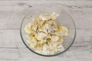 Preparazione Crumble di cavolfiore con gorgonzola e noci  - Fase 1
