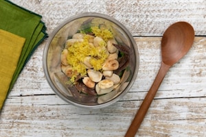 Preparazione Fusilli con mozzarella e fiori di zucca - Fase 1