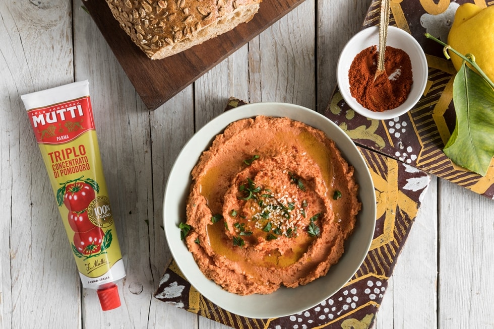 Hummus di ceci al pomodoro ricetta