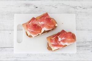 Preparazione Panini con mele, formaggio Stelvio e speck  - Fase 2