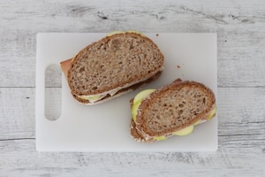 Preparazione Panini con mele, formaggio Stelvio e speck  - Fase 3