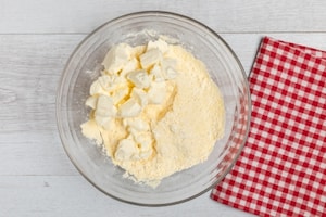 Preparazione Sbriciolata senza glutine con ricotta e frutti di bosco - Fase 2