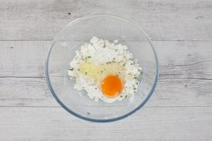 Preparazione Torta salata con asparagi, ricotta, erba cipollina e gruyère  - Fase 1