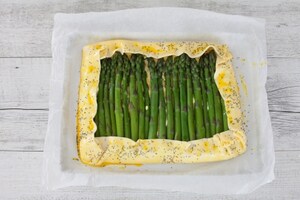 Preparazione Torta salata con asparagi, ricotta, erba cipollina e gruyère  - Fase 3