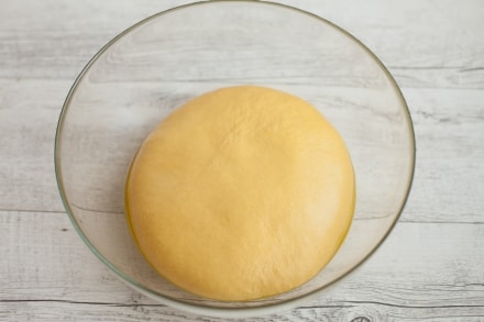Preparazione Brioche col tuppo - Fase 2 Preparazione Brioche col tuppo - Fase 2