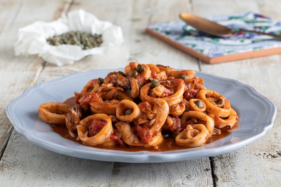 Calamari al sugo ricetta