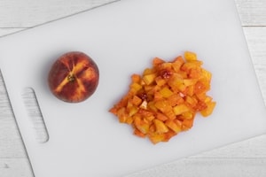 Preparazione Ciambella con pesche, noci e mandorle - Fase 1