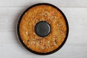 Preparazione Ciambella con pesche, noci e mandorle - Fase 4