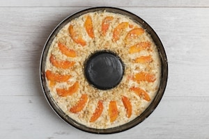 Preparazione Ciambella con pesche, noci e mandorle - Fase 3