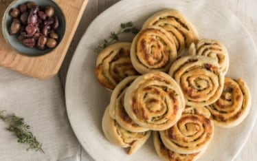 Girelle con mozzarella, zucchine e pancetta