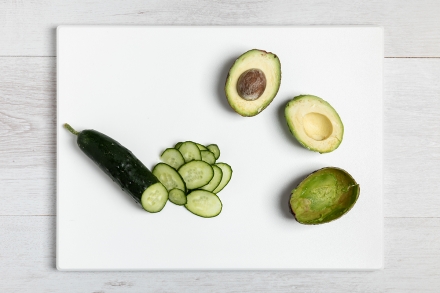 Preparazione Insalata estiva con mozzarella, pomodori e avocado - Fase 2 Preparazione Insalata estiva con mozzarella, pomodori e avocado - Fase 2
